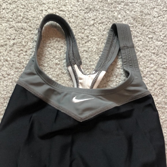 Nike Women’s Victory Color Block Power Back Tank One Piece Swimsuit - Picture 5 of 13